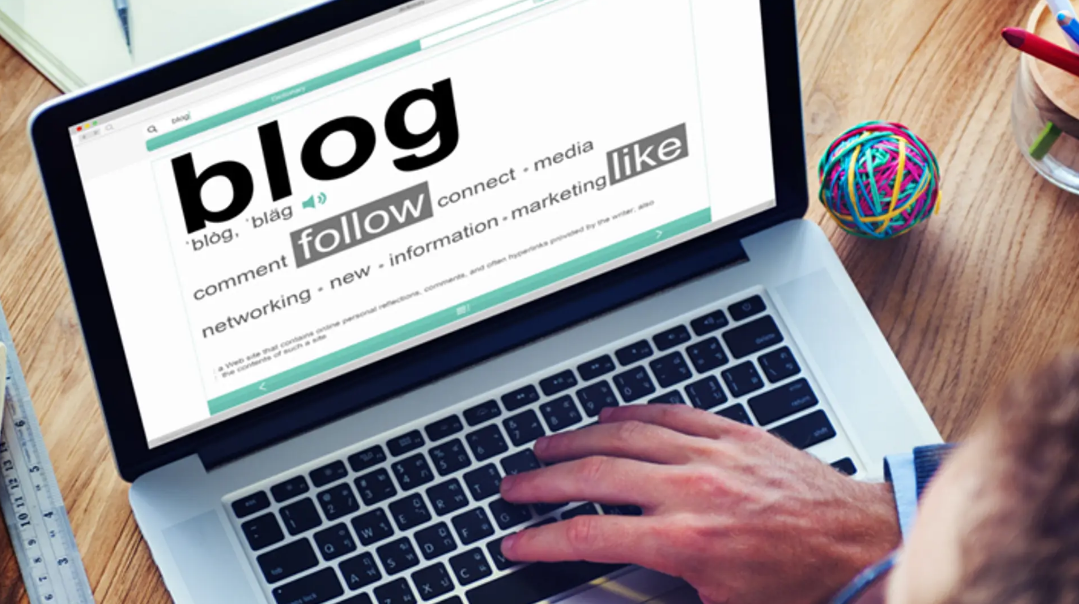 Make I will create a blog that automatically updates ...