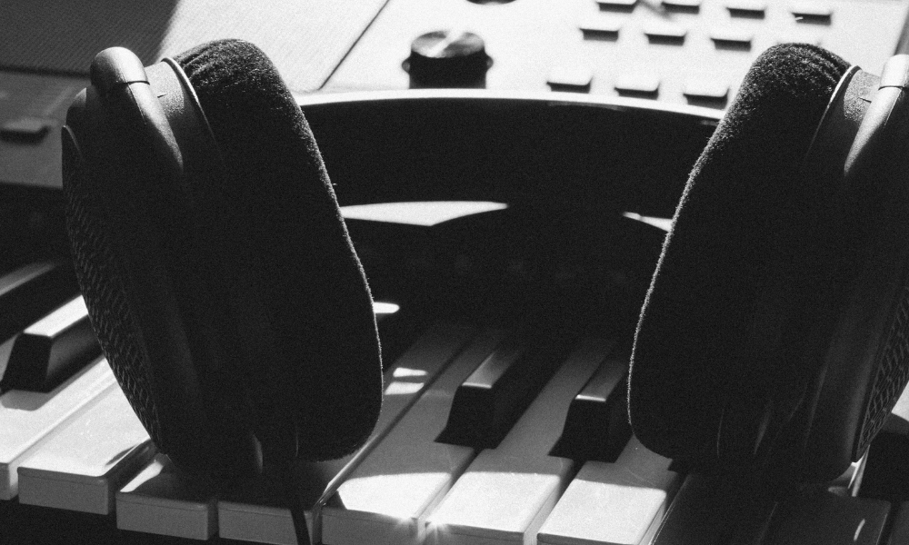 ANY VOICEOVER IN MOST LANGUAGES DONE IN 24 HOURS OR L...