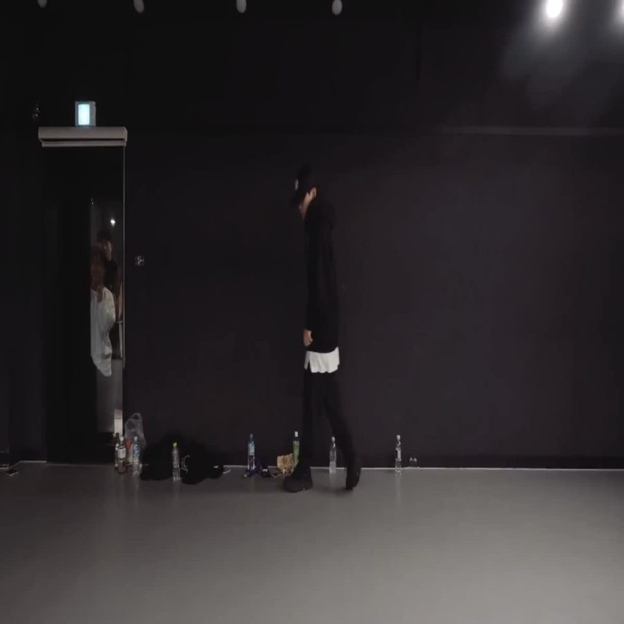 Glowing Scribble Lines Dance Effect