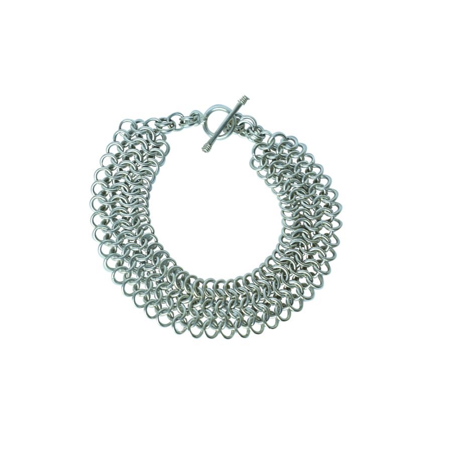 This is a gorgious neckles. After removing the background it looks pretty good.