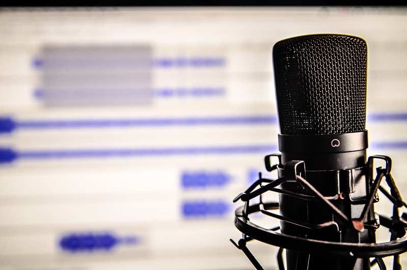 record a Voice over in English, in frensh and in arabic