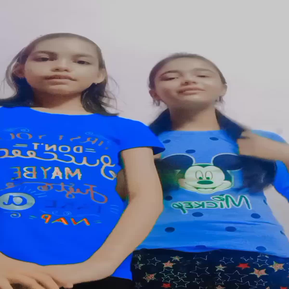 I am Jeetu Harchandani from Mumbai India and I a freelancer works as logo designer &video editor. 