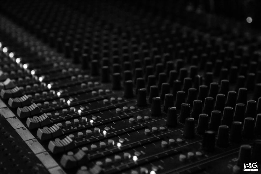 Compose and record a drum track for your song, midi or live