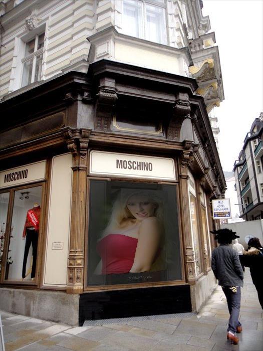 put photo or logo on 50 BILLBOARDS city posters 