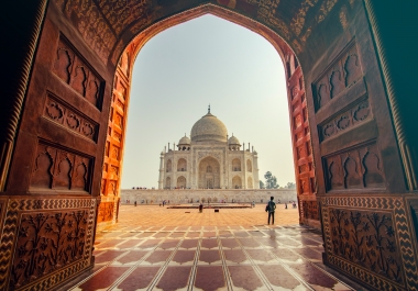 i will 2000 word traveling blog with high quality seo toolkit suggested words its include 4k images
