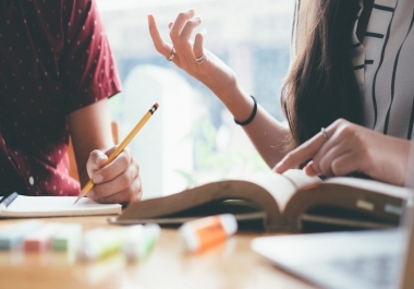 Writing articles characterized by difference and innovation on various topics and different research